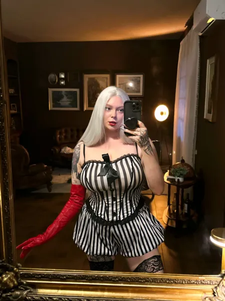 Mila Volker - Onlyfans