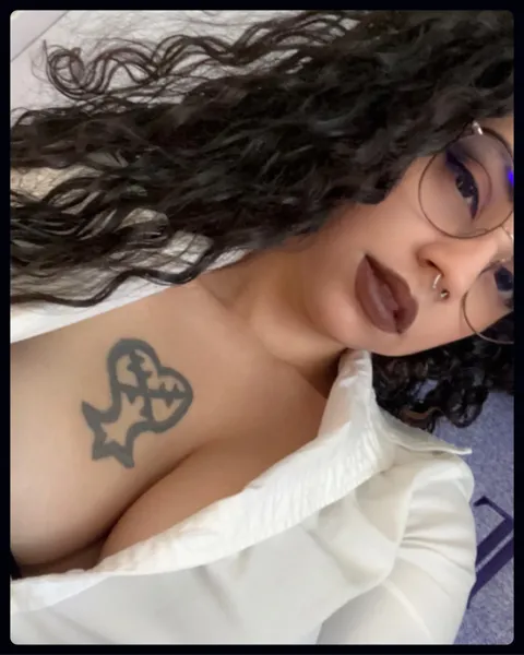 Alora - Onlyfans